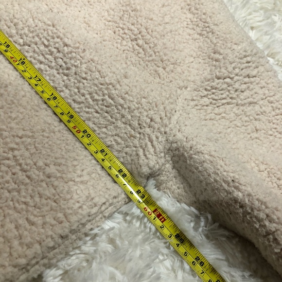 Pink by Victoria’s Secret Sherpa pull over L So Fun & Warm! A must have Fav!!💗 - Picture 8 of 13